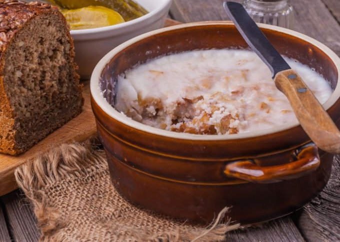 Chleb ze smalcem na śniadanie w drugi dzień Bożego Narodzenia